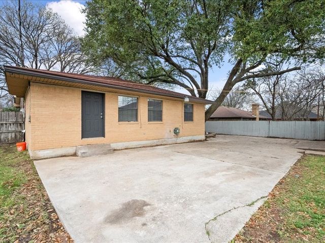 811 Green Pastures Drive, Cedar Hill, TX 75104