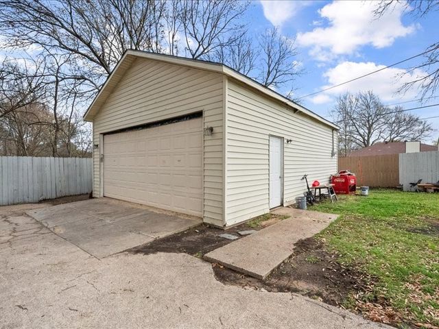 811 Green Pastures Drive, Cedar Hill, TX 75104