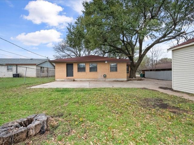 811 Green Pastures Drive, Cedar Hill, TX 75104