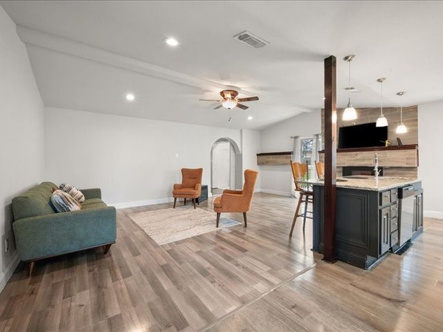 811 Green Pastures Drive, Cedar Hill, TX 75104