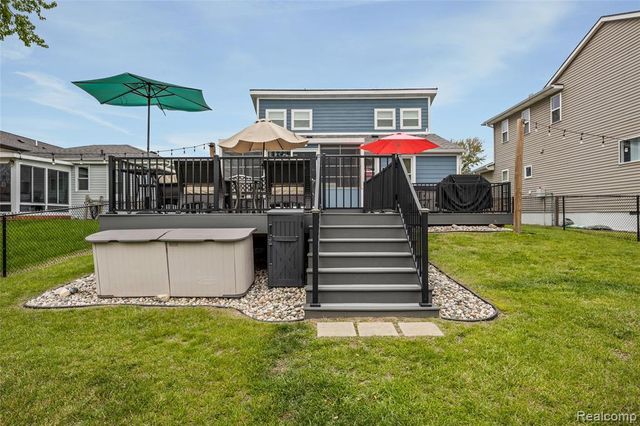 9474 Thames Boulevard, White Lake, MI 48386