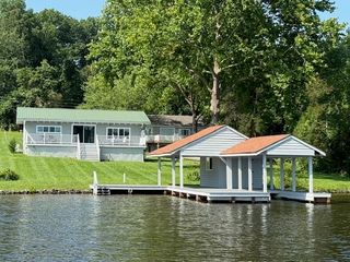 1382 S LAKESHORE DR, Louisa, VA 23093