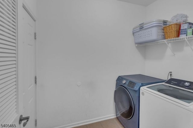 9 Schwartz Ct, Franklin Twp., NJ 08873