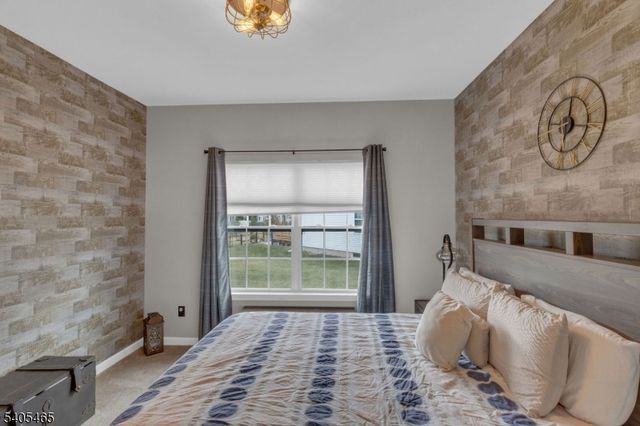 9 Schwartz Ct, Franklin Twp., NJ 08873