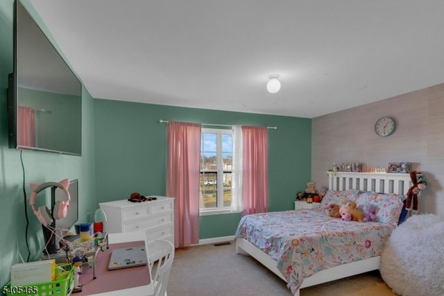 9 Schwartz Ct, Franklin Twp., NJ 08873