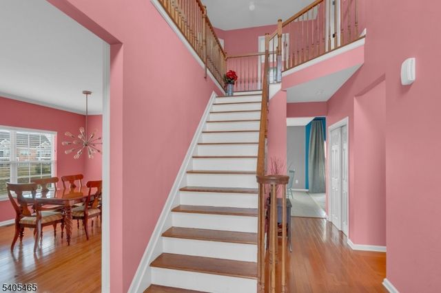 9 Schwartz Ct, Franklin Twp., NJ 08873