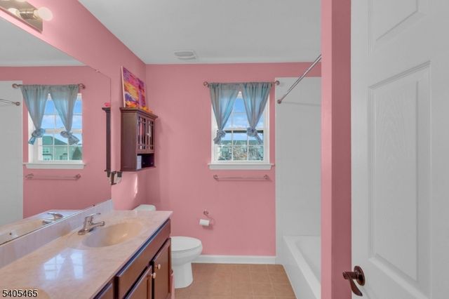 9 Schwartz Ct, Franklin Twp., NJ 08873