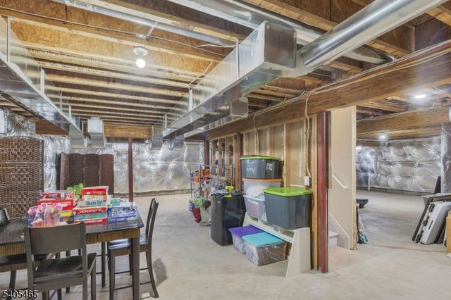 9 Schwartz Ct, Franklin Twp., NJ 08873