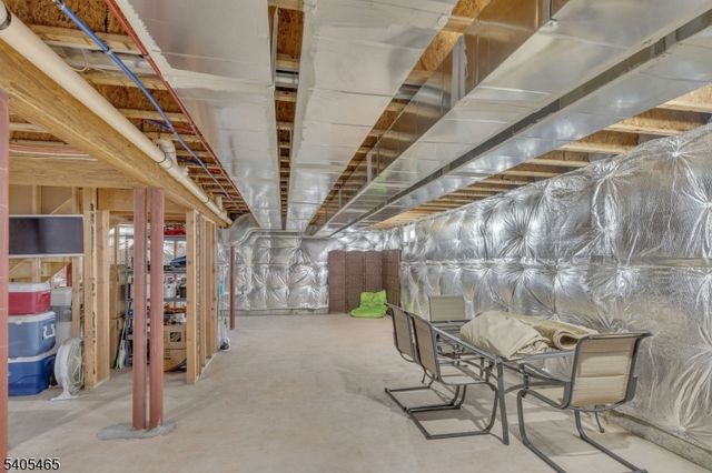 9 Schwartz Ct, Franklin Twp., NJ 08873