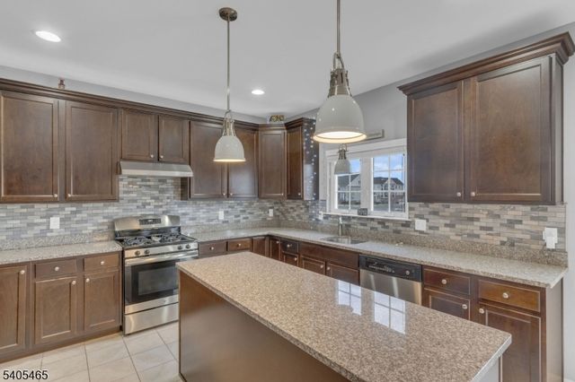 9 Schwartz Ct, Franklin Twp., NJ 08873