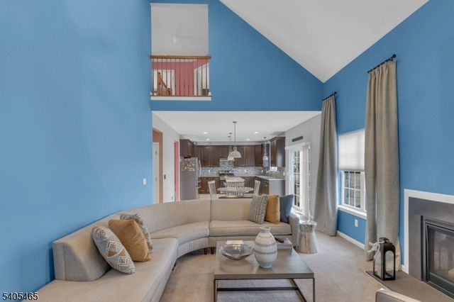 9 Schwartz Ct, Franklin Twp., NJ 08873