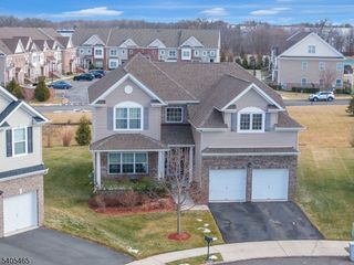 9 Schwartz Ct, Franklin Twp., NJ 08873