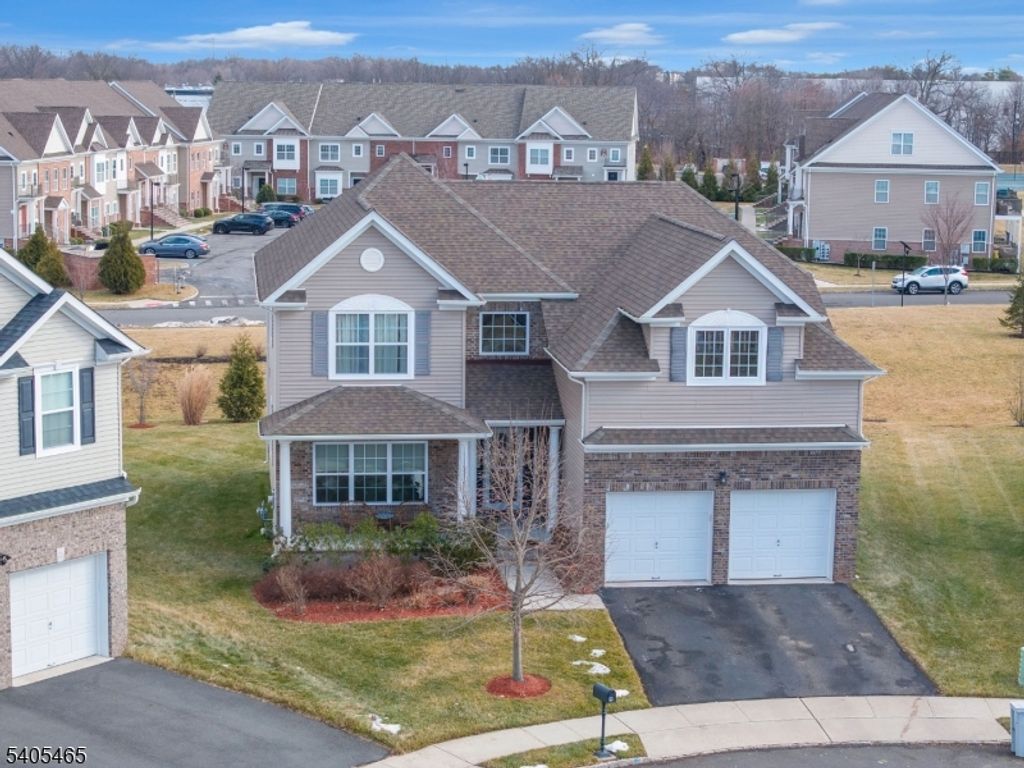 9 Schwartz Ct, Franklin Twp., NJ 08873