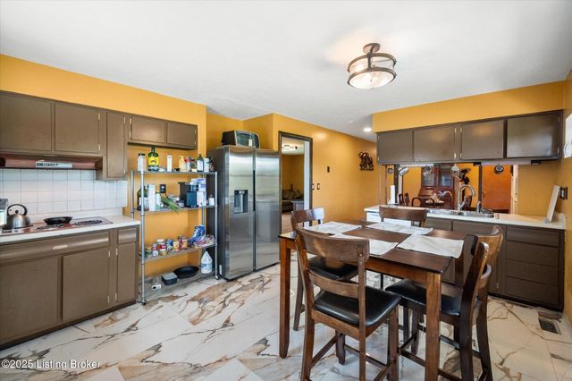 1204 Scott Station Rd, Shelbyville, KY 40065