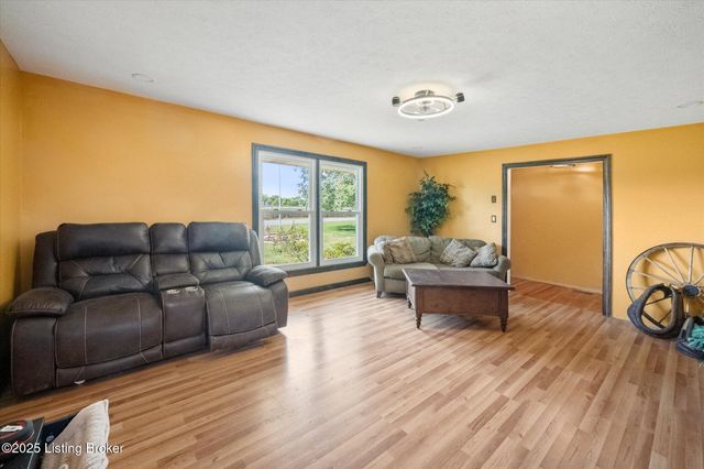 1204 Scott Station Rd, Shelbyville, KY 40065