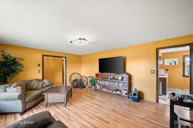 1204 Scott Station Rd, Shelbyville, KY 40065
