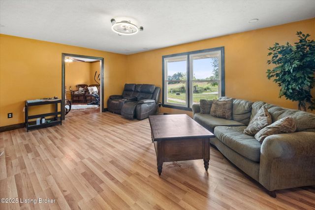 1204 Scott Station Rd, Shelbyville, KY 40065