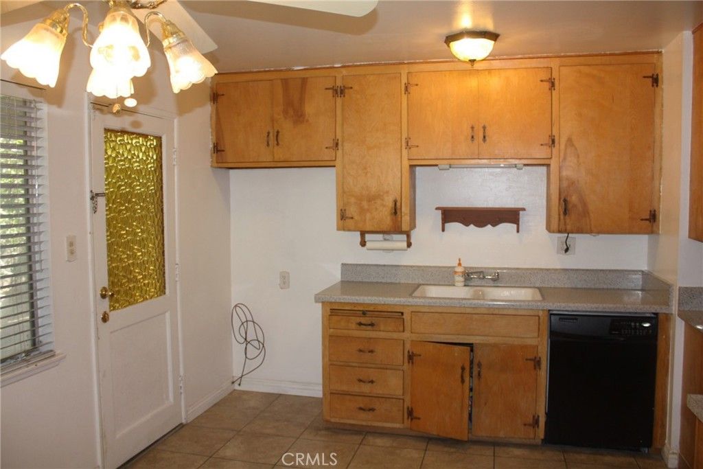 Image 11 of property listing at 6458 Rhonda, Riverside, CA 92504