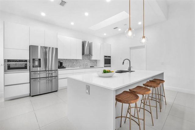 2163 Bay Ct, Weston, FL 33326