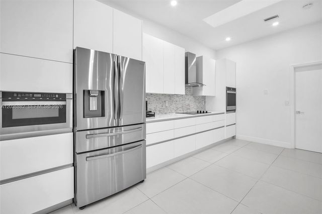 2163 Bay Ct, Weston, FL 33326