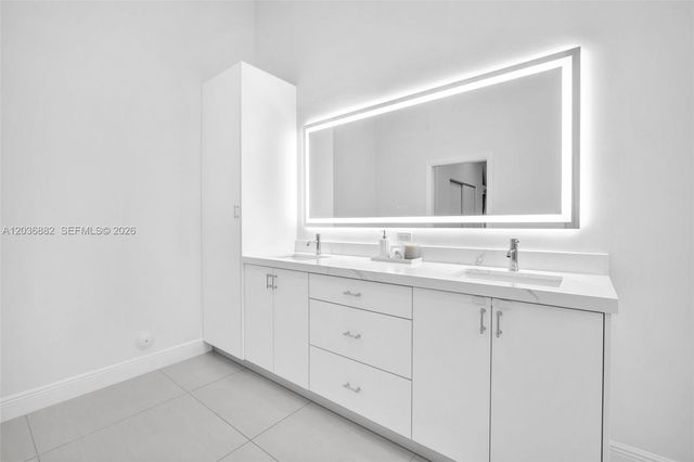 2163 Bay Ct, Weston, FL 33326