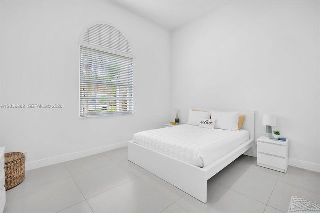 2163 Bay Ct, Weston, FL 33326