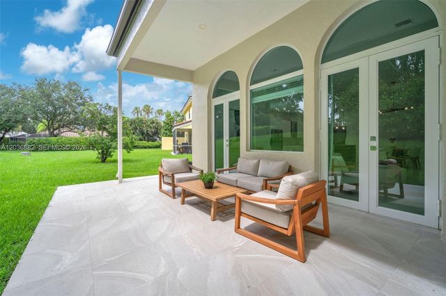 2163 Bay Ct, Weston, FL 33326