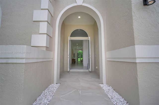 2163 Bay Ct, Weston, FL 33326