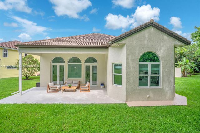 2163 Bay Ct, Weston, FL 33326