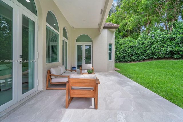 2163 Bay Ct, Weston, FL 33326