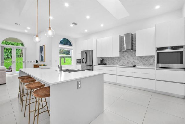 2163 Bay Ct, Weston, FL 33326