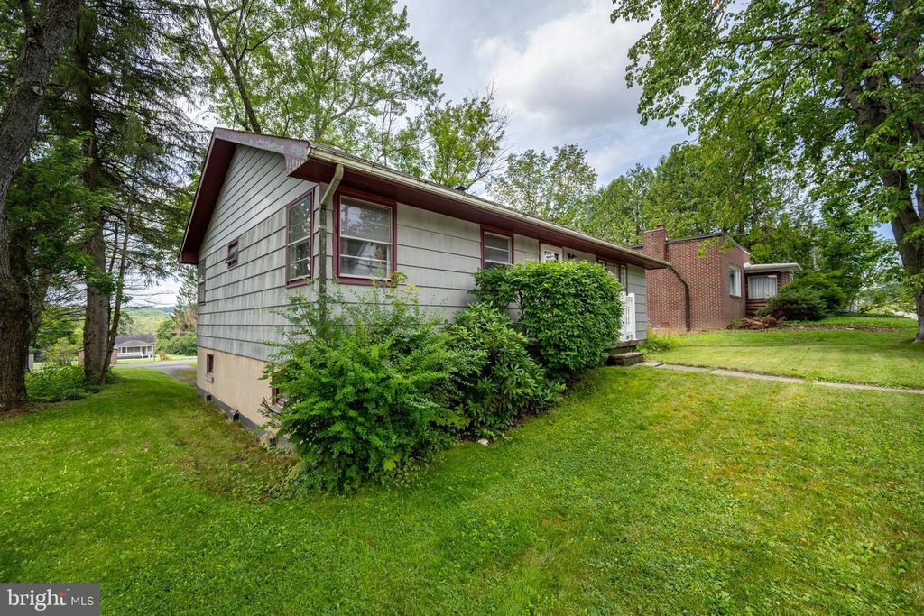 723 E OAK ST, Oakland, MD 21550