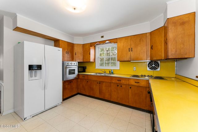 6 Maple Ridge Avenue, Schodack, NY 12061