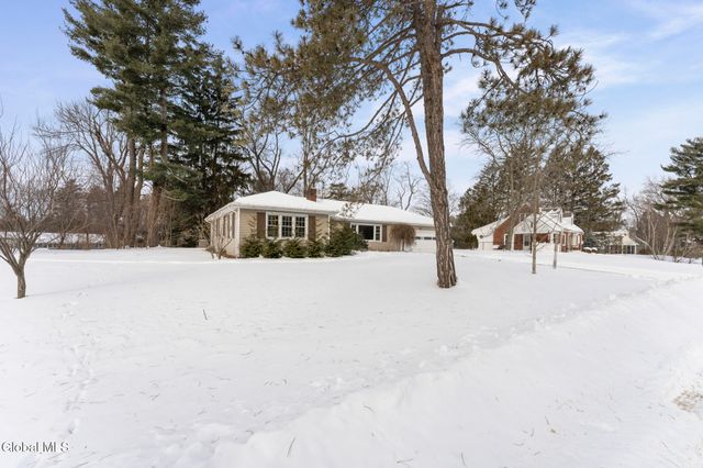 6 Maple Ridge Avenue, Schodack, NY 12061