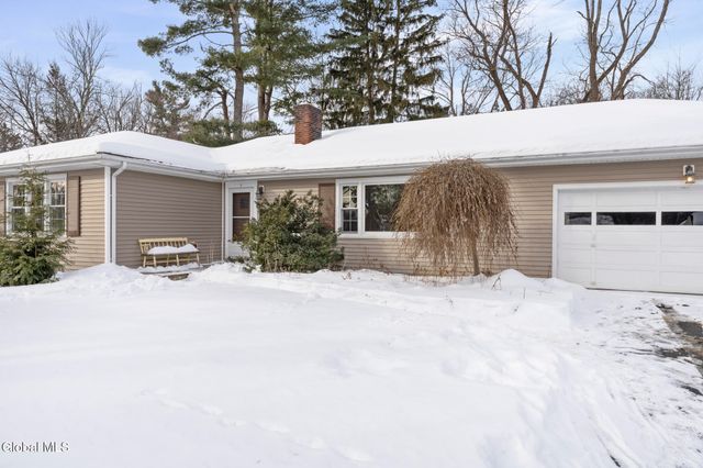 6 Maple Ridge Avenue, Schodack, NY 12061