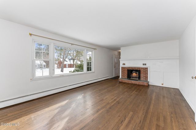 6 Maple Ridge Avenue, Schodack, NY 12061