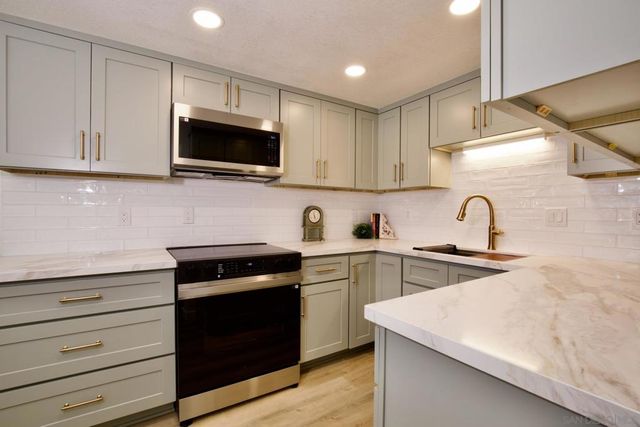 12525 Julian Avenue, Lakeside, CA 92040