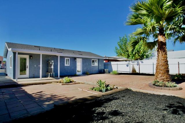 12525 Julian Avenue, Lakeside, CA 92040