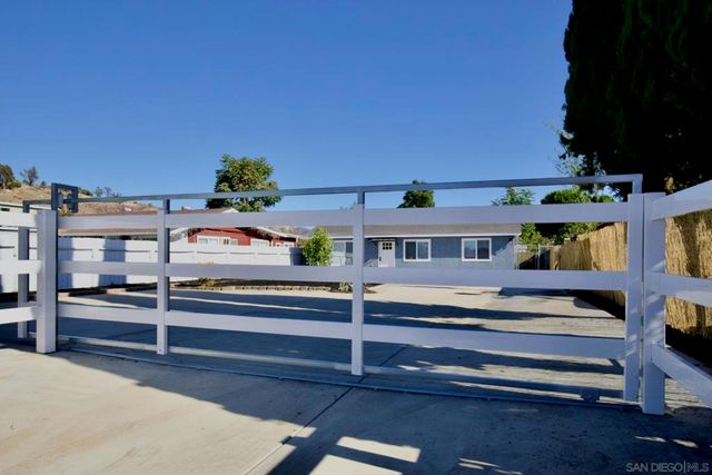 12525 Julian Avenue, Lakeside, CA 92040