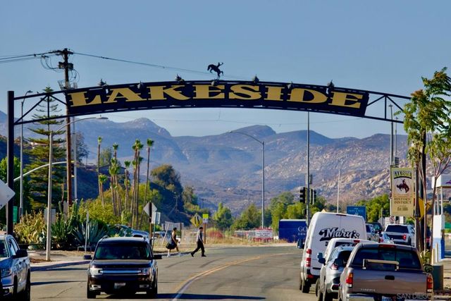 12525 Julian Avenue, Lakeside, CA 92040