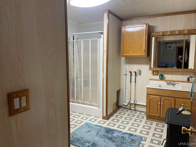 E3233 Lake Road, Ironwood, MI 49938