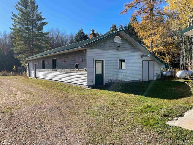 E3233 Lake Road, Ironwood, MI 49938