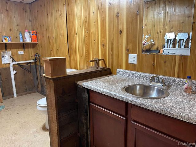 E3233 Lake Road, Ironwood, MI 49938