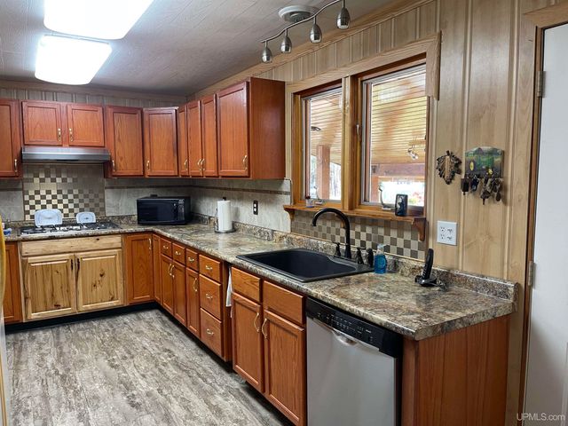 E3233 Lake Road, Ironwood, MI 49938