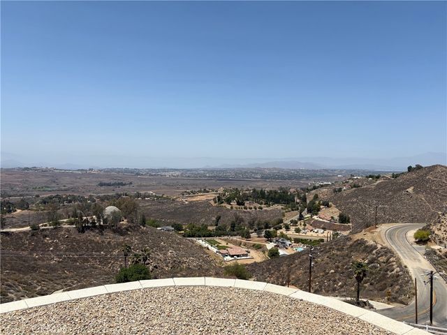 20825 Lakemount Court, Perris, CA 92570