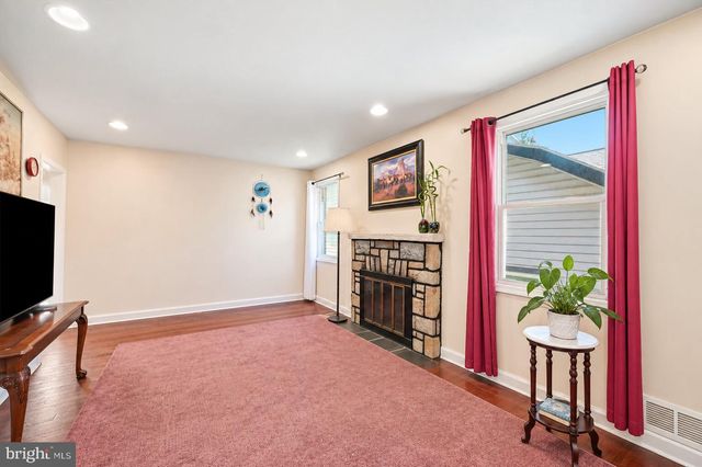 917 LARCHMONT AVE, Capitol Heights, MD 20743