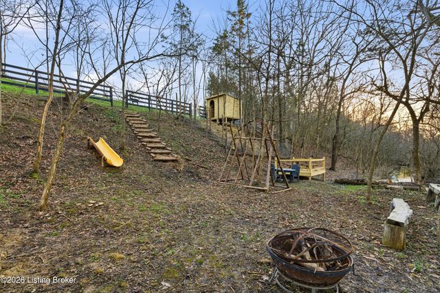 55 Maple Leaf Ct, Taylorsville, KY 40071