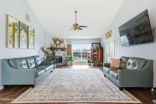 55 Maple Leaf Ct, Taylorsville, KY 40071