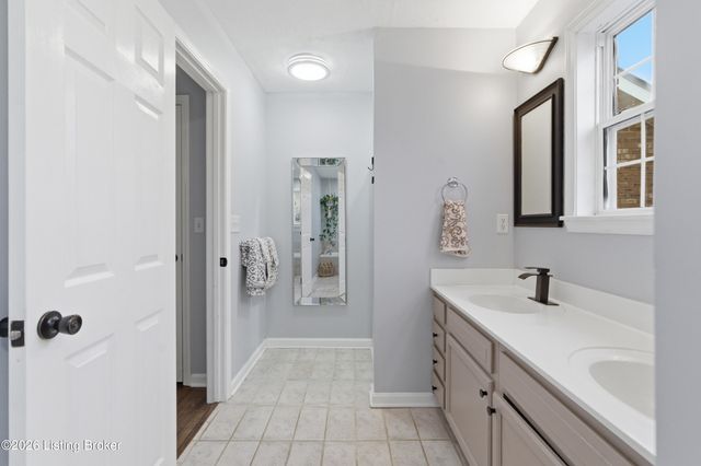 55 Maple Leaf Ct, Taylorsville, KY 40071