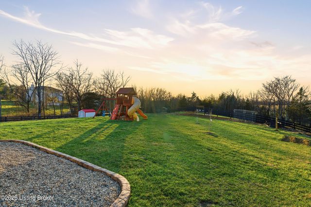 55 Maple Leaf Ct, Taylorsville, KY 40071